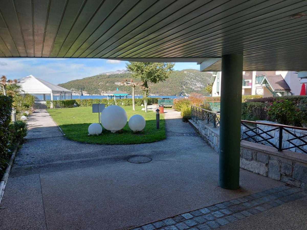 Au Bord Du Lac D'Annecy, Logement Type Loft, Dans Residence Avec Plage Et Ponton Privee Дюeн Екстериор снимка